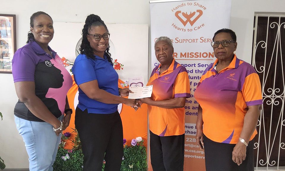 4 people assembled for a presentation of a donation